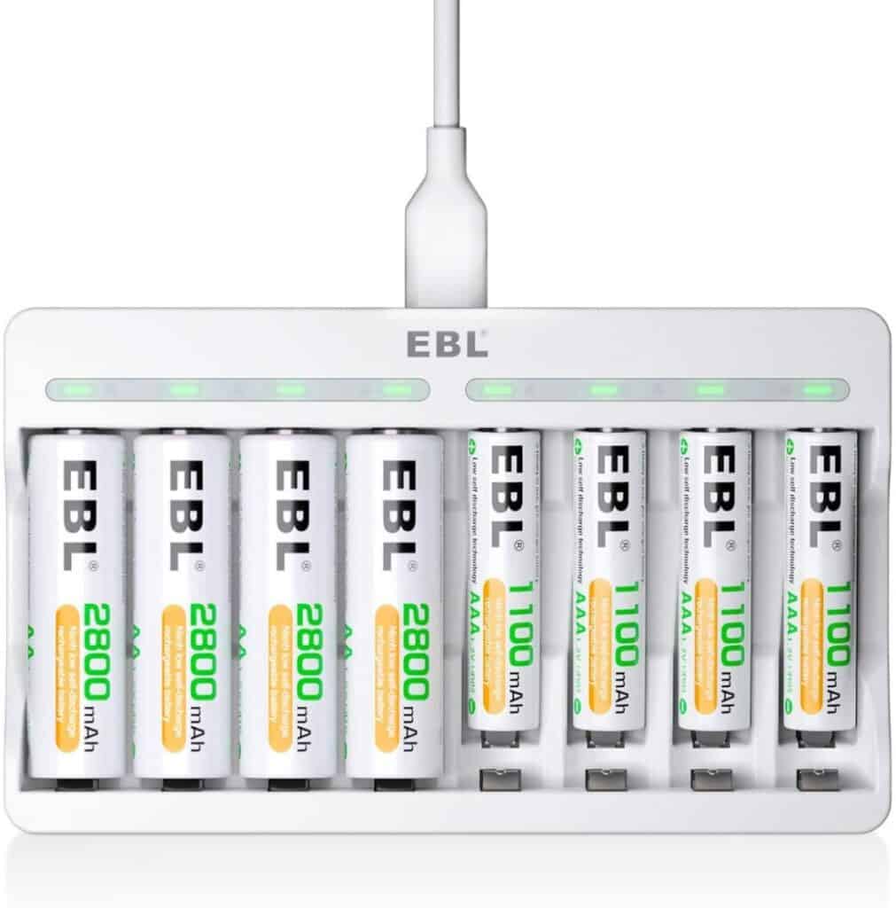 EBL 6901, un cargador rápido de pilas con 4 x AA 2800 mAh y 4 x AAA 1100 mAh con USB 5V a 2A